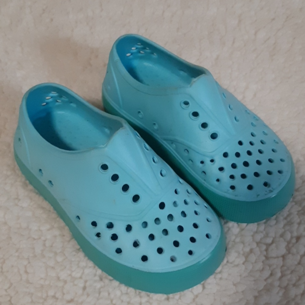 Kids Toddler Size 6 Rubber Tennis Shoes